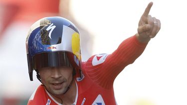 Overall leader Team Bora's Primoz Roglic competes during the stage 21 of the Vuelta a Espana, a 24,6 km time-trial race between Madrid and Madrid, on September 8, 2024.   
OSCAR DEL POZO / AFP