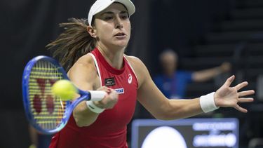 epa12882879 Switzerland's Belinda Bencic in action during their doubles match against against Czech Republic's Tereza Valentova and Marketa Vondrousova during the Billie Jean King Cup qualifiers round between Switzerland and Czech Republic in Biel, Switzerland, 11 April 2026.  EPA/PETER SCHNEIDER