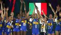 epa12359706 Italy's Anna Danesi (C) holds up the trophy as she celebrates with her teammates after winning the FIVB Women's Volleyball World Championship 2025 final match between Italy and Turkey in Bangkok, Thailand, 07 September 2025.  EPA/RUNGROJ YONGRIT