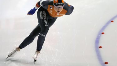 epa11164867 Joy Beune of the Netherlands competes in the Women’s 5000m event at the ISU World Speed Skating Single Distances Championships in Calgary, Canada, 18 February 2024.  EPA/TODD KOROL
