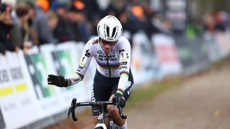 Dutch cyclist Marianne Vos crosses the finish line of the women's Elite race of the Superprestige Merksplas, third stage of the Superprestige cyclo-cross cycling tournament in Merksplas, Northern Belgium, on November 19, 2022. 
DAVID PINTENS / BELGA / AFP
