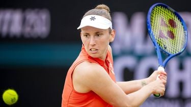 DEN BOSCH - Elise Mertens (BEL) in haar partij tegen Ekaterina Alexandrova (RUS) tijdens de halve finale van het Libema Open. Het tennistoernooi vindt plaats in in het Autotron van Rosmalen. ANP SANDER KONING