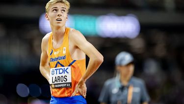 BOEDAPEST - Niels Laros in actie tijdens de finale op de 1500 meter tijdens de vijfde dag van de wereldkampioenschappen atletiek. ANP ROBIN VAN LONKHUIJSEN