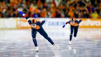 HEERENVEEN - Antoinette Rijpma-De Jong (Nederland) en Joy Beune (Nederland) in actie op de 1500 meter allround voor vrouwen op de slotdag van de ISU EK Allround en Sprint in Thialf. ANP KOEN VAN WEEL