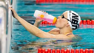 2023-07-05 15:57:35 EINDHOVEN - Sharon van Rouwendaal tijdens een zwemtraining in het Pieter van den Hoogenband Zwemstadion. De openwaterzwemster bereidt zich voor op de wereldkampioenschappen zwemmen, die plaatsvinden in de Japanse stad Fukuoka. ANP IRIS VAN DEN BROEK