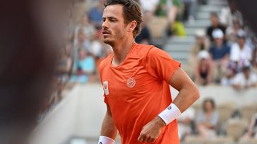 epa11519836 Wesley Koolhof of the Netherlands in action during the Mixed Doubles Bronze medal match between Canada and the Netherlands at the Tennis competitions in the Paris 2024 Olympic Games, at the Roland Garros in Paris, France, 02 August 2024.  EPA/CAROLINE BLUMBERG