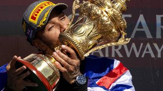 SILVERSTONE - Lewis Hamilton (Mercedes) wint de Grand Prix van Groot-Brittannie op het Silverstone Circuit. ANP SANDER KONING