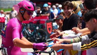 Team Lidl-Trek's Italian rider Jonathan Milan signs autographs prior the 11th stage of the 107th Giro d'Italia cycling race, 207km between Foiano di Val Fortore and Franca Villa al Mare, on May 15, 2024.  
Luca Bettini / AFP