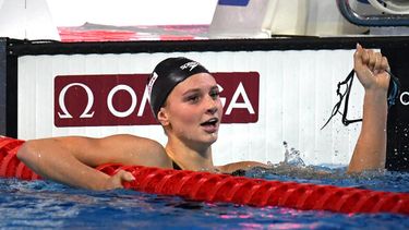Canada’s Summer Mcintosh celebrates winning the Women’s 400 meters Individual Medley final during the World Aquatics Swimming Championships (25 m) 2024 at Duna Arena in Budapest, on December 14, 2024.
 
Ferenc ISZA / AFP