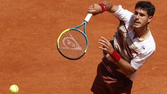 epa12999846 Adolfo Daniel Vallejo of Paraguay in action during his Men's 2nd round match against Moise Kouame of France at the French Open Grand Slam tennis tournament at Roland Garros in Paris, France, 28 May 2026.  EPA/YOAN VALAT