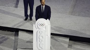 epa11546123 Paris 2024 president Tony Estanguet speaks
during the Closing Ceremony of the Paris 2024 Olympic Games at the Stade de France Stadium in Paris, France, 11 August 2024.  EPA/MAST IRHAM