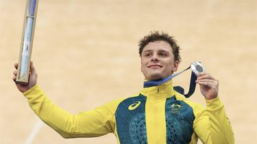 Australia's Matthew Richardson celebrates his silver medal on the podium of the men's track cycling keirin event of the Paris 2024 Olympic Games at the Saint-Quentin-en-Yvelines National Velodrome in Montigny-le-Bretonneux, south-west of Paris, on August 11, 2024. 
Emmanuel DUNAND / AFP