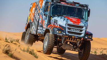 2023-01-06 11:21:59 epa10392614 Dutch driver Janus Van Kasteren, Polish co-driver Darek Rodewald, and Dutch mechanic Marcel Snijders of Boss Machinery Team DE Rooy Iveco in action during the sixth stage of the Dakar Rally 2023 from from Ha'il to Riyadh, Saudi Arabia, 06 January 2023.  EPA/Gerard Laurenssen