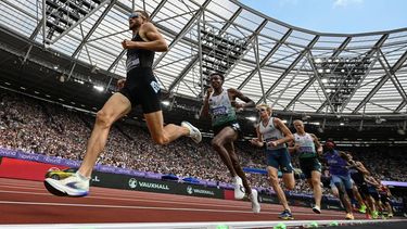 Britain's Josh Kerr (L) competes in the men's one mile event during the IAAF Diamond League athletics competition at the London stadium in London on July 18, 2026. 
Glyn KIRK / AFP