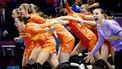 ROTTERDAM - De speelsters van Nederland na de overwinning tijdens de kwartfinale van het WK Handbal tussen Nederland en Hongarije in Ahoy Rotterdam. ANP ROBIN VAN LONKHUIJSEN