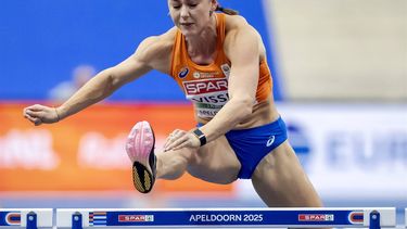 APELDOORN - Nadine Visser tijdens de halve finale van het onderdeel 60 meter horden  op de tweede dag van het EK Indoor atletiek in Omnisport Apeldoorn. ANP ROBIN VAN LONKHUIJSEN