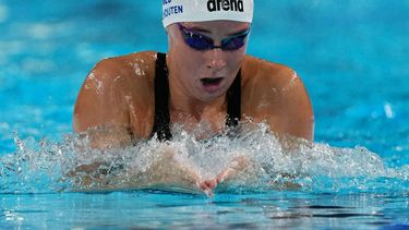 Netherlands' Tes Schouten competes in the final of the women's 200m breaststroke swimming event during the LEN European Aquatics Championships at the Olympic Aquatic Centre in Saint-Denis, northern suburbs of Paris, on August 14, 2026. 
Dimitar DILKOFF / AFP