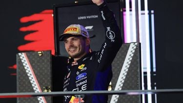 epa13296698 Race winner Red Bull Racing driver Max Verstappen of Netherlands celebrates on the podium during the 2026 Formula 1 Singapore Grand Prix at the Marina Bay Street Circuit in Singapore, 11 October 2026.  EPA/FAZRY ISMAIL