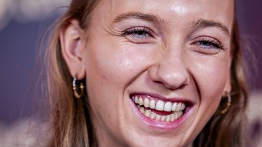 ARNHEM - Femke Bol op de rode loper voorafgaand aan de uitreiking van de sportprijzen tijdens het NOC*NSF Sportgala. ANP REMKO DE WAAL
