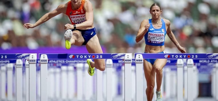 TOKIO - Nadine Visser op het onderdeel 100 meter horden tijdens de WK atletiek in het Japan National Stadium. ANP ROBIN VAN LONKHUIJSEN