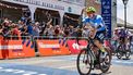 Bora - Hansgrohe rider Sam Welsford celebrates as he crosses the finish line to win the fourth stage of the Tour Down Under cycling race in Adelaide on January 19, 2024. 
Brenton EDWARDS / AFP