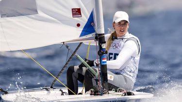 MARSEILLE - Zeilster Marit Bouwmeester in actie tijdens de ILCA 6 fleetraces op de Olympische Spelen. ANP SANDER KONING