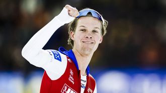 HEERENVEEN - Stijn van de Bunt reageert na afloop van de 5000m mannen op de eerste dag van het olympisch kwalificatietoernooi langebaanschaatsen in Thialf. ANP ROBIN VAN LONKHUIJSEN