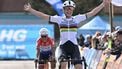 Netherlands' rider Lucinda Brand celebrates after winning the women’s elite race at the ‘Mosselcross’ cyclocross event, the first of seven events in the HG Cross competition, in Dendermonde on October 11, 2026.  
DAVID PINTENS / Belga / AFP
