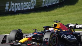 2023-09-24 14:33:03 epa10879872 Dutch Formula One driver Max Verstappen of Red Bull Racing in action during the Formula One Japanese Grand Prix at Suzuka Circuit racetrack in Suzuka, Japan, 24 September 2023.  EPA/FRANCK ROBICHON