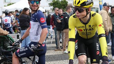 epa11912710 Danish rider Jonas Vingegaard (R) of Team Visma - Lease a Bike at the start of the third stage of the 51st Algarve Tour over 183.5km from Vila Real de Santo Antonio to Tavira, Portugal, 21 February 2025.  EPA/LUIS FORRA