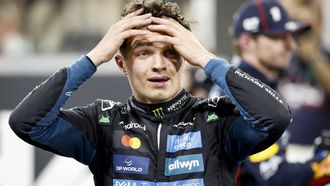 ABU DHABI - Lando Norris (McLaren) viert zijn wereldtitel op het Yas Marina Circuit aan het einde van de Abu Dhabi Grand Prix. ANP SANDER KONING