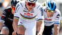 2023-08-20 14:53:39 ETTEN-LEUR - Wereldkampioen Mathieu van der Poel tijdens de Profwielerronde Etten-Leur. Van der Poel showt voor het eerst zijn regenboogtrui die hij veroverde tijdens het WK wielrennen in Glasgow. ANP BAS CZERWINSKI