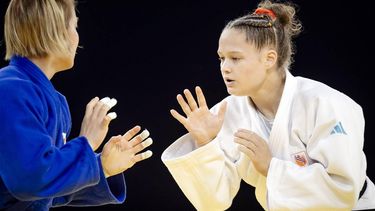 PARIJS - Judoka Joanne van Lieshout in actie tegen Jisu Kim van Korea tijdens de Olympische Spelen. ANP IRIS VAN DEN BROEK