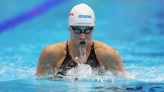2023-07-30 11:27:48 epa10776396 Tes Schouten of Team Netherlands competes in the Women's 4x100m Medley Relay heats during the World Aquatics Championships 2023 in Fukuoka, Japan, 30 July 2023.  EPA/HIROSHI YAMAMURA