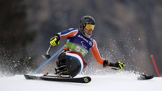 epa12809366 Netherlands' Niels De Langen in action during the Slalom run in the Men's Alpine Combined of the Para Alpine Skiing at Milano Cortina 2026 Paralympic Winter Games in Cortina d'Ampezzo, Italy, 10 March 2026.  EPA/CLAUDIO THOMA