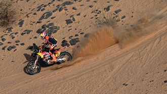 Argentine rider Luciano Benavides competes with a Ktm 450 Rally Factory in Stage 11 of the 48th edition of the Dakar Rally 2026, between Bisha and al-Henakiyah, Saudi Arabia, on January 15, 2026. 
Giuseppe CACACE / AFP