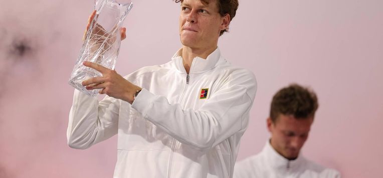 epa12859530 Jannik Sinner of Italy (L) holds up his Championship trophy after defeating Jiri Lehecka of the Czech Republic (R) in the Men’s Final match at the 2026 Miami Open tennis tournament at the Hard Rock Stadium in Miami, Florida, USA, 29 March 2026.  EPA/CRISTOBAL HERRERA-ULASHKEVICH