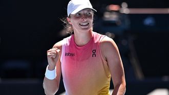 epa11843633 Iga Swiatek of Poland reacts during a quarterfinal match of the Australian Open against Emma Navarro of USA at Melbourne Park in Melbourne, Australia, 22 January 2025.  EPA/JAMES ROSS AUSTRALIA AND NEW ZEALAND OUT