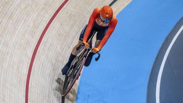 epa11663368 Lorena Wiebes of the NEtherlands wins gold in the women's scratch race of the UCI Track Cycling World Championships at the Ballerup Super Arena in Ballerup, Denmark, 16 October 2024.  EPA/THOMAS TRAASDAHL  DENMARK OUT