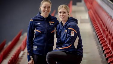 2023-02-14 13:25:28 DEN HAAG - Emi van Driel en Brecht Piersma van Beachvolleybal Team Nederland tijdens een persmoment voor het kwalificatietraject voor de Olympische Spelen van Parijs in 2024. ANP ROBIN VAN LONKHUIJSEN