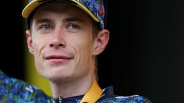 Team Visma - Lease a Bike team's Danish rider Jonas Vingegaard celebrates on the podium after winning the 11th stage of the 111th edition of the Tour de France cycling race, 211 km between Évaux-les-Bains and Le Lioran, on July 10, 2024. 
Thomas SAMSON / AFP