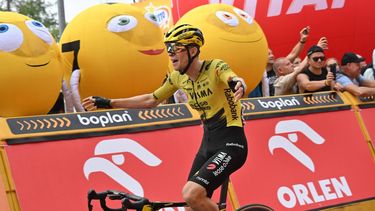 epa13154055 Dutch cyclist Bart Lemmen of Visma–Lease a Bike team wins the fourth stage of the 83rd Tour de Pologne 2026 cycling race over 175,5 km, from Zagan to Karpacz, in Karpacz, Poland, 06 August 2026.  EPA/Maciej Kulczynski POLAND OUT