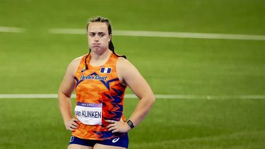 PARIJS - Jorinde van Klinken baalt na de finale van het discus werpen tijdens de olympische atletiekwedstrijden. ANP ROBIN VAN LONKHUIJSEN