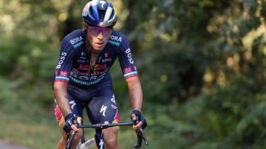 epa11589765 Slovenian Primoz Roglic of Bora team rides during the 19th stage of La Vuelta a Espana cycling race over 173,5 km between Logrono city and the top of Moncalvillo in northern Spain, 06 September 2024.  EPA/JAVIER LIZON