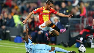 epa04365575 Go Ahead Eagles Deventer-player Alex Schalk jumps over Jeffry Fortes of FC Dordrecht during their Dutch league match in Deventer, Netherlands, 23 August 2014.  EPA/Erik Pasman