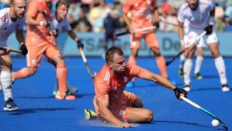epa10823466 Netherlands Thijs van Dam in action during the men’s final match Netherlands vs England at the EuroHockey Championships 2023 in Moenchengladbach, Germany, 27 August 2023.  EPA/FRIEDEMANN VOGEL