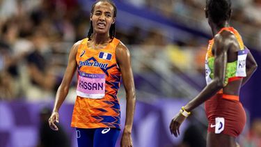 PARIJS - Sifan Hassan reageert na het winnen van brons in de finale 5000m tijdens de olympische atletiekwedstrijden. ANP KOEN VAN WEEL