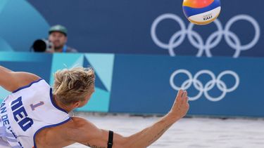 Netherlands' #01 Steven Van De Velde dives to reach the ball in the men's pool B beach volleyball match between Norway and Netherlands during the Paris 2024 Olympic Games at the Eiffel Tower Stadium in Paris on August 2, 2024. 
Thomas SAMSON / AFP