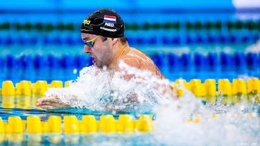 ROTTERDAM - Arno Kamminga op de tweede dag van de Rotterdam Qualification meet zwemmen in het Zwemcentrum Rotterdam. Tijdens dit evenement kunnen de zwemmers en zwemsters voldoen aan de limieten voor de wereldkampioenschappen volgend jaar in Doha en voor de Spelen in Parijs. ANP IRIS VAN DEN BROEK