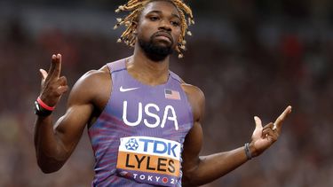 epa12387099 Noah Lyles of the USA gestures after his race in the Men's 200m semi final at the World Athletics Championships 2025 in Tokyo, Japan, 18 September 2025.  EPA/FRANCK ROBICHON